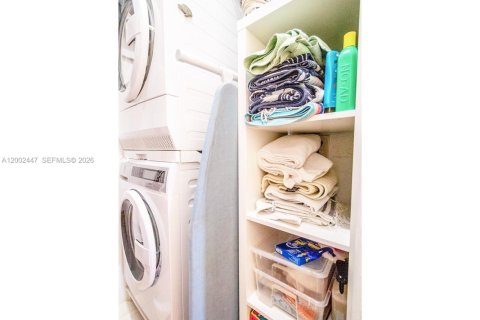 Condo in Miami Beach, Florida, 2 bedrooms  № 2067864 - photo 16