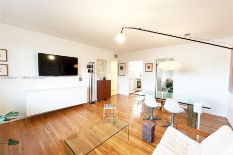 Condo in Miami Beach, Florida, 2 bedrooms  № 2067864 - photo 3