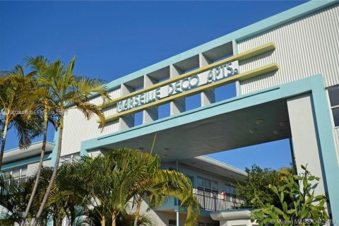 Condo in Miami Beach, Florida, 2 bedrooms  № 2067864 - photo 17