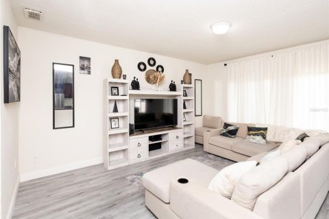 Villa ou maison à vendre à Poinciana, Floride: 4 chambres, 194.54 m2 № 2208142 - photo 9