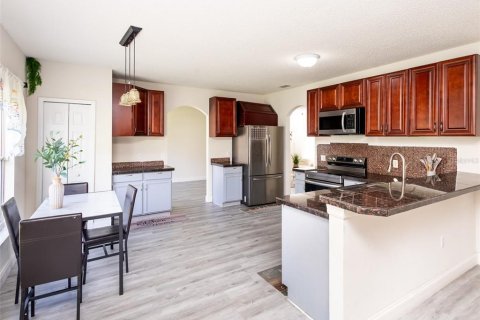 Villa ou maison à vendre à Poinciana, Floride: 4 chambres, 194.54 m2 № 2208142 - photo 8