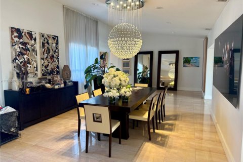 House in Miami Beach, Florida 4 bedrooms, 336.77 sq.m. № 1985145 - photo 14