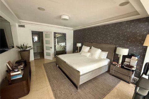 House in Miami Beach, Florida 4 bedrooms, 336.77 sq.m. № 1985145 - photo 21