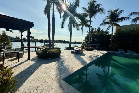 House in Miami Beach, Florida 4 bedrooms, 336.77 sq.m. № 1985145 - photo 2