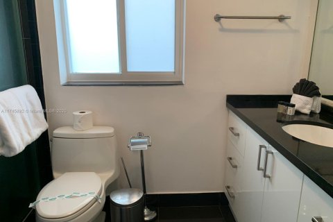 House in Miami Beach, Florida 4 bedrooms, 336.77 sq.m. № 1985145 - photo 24