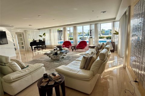 House in Miami Beach, Florida 4 bedrooms, 336.77 sq.m. № 1985145 - photo 11