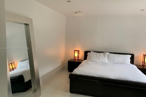 House in Miami Beach, Florida 4 bedrooms, 336.77 sq.m. № 1985145 - photo 23