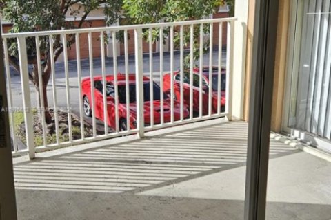 Condo in Coconut Creek, Florida, 2 bedrooms  № 2040441 - photo 21