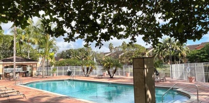 Condo in Coconut Creek, Florida, 2 bedrooms  № 2040441