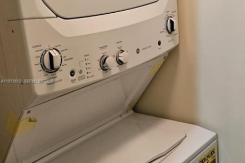 Condo in Coconut Creek, Florida, 2 bedrooms  № 2040441 - photo 10