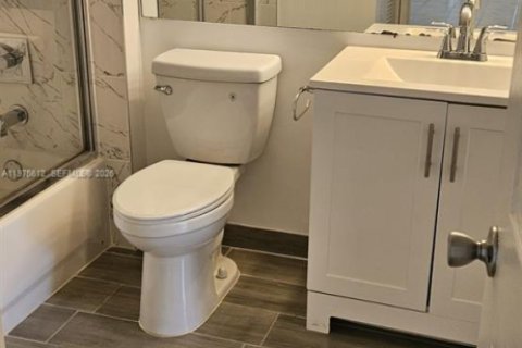 Condo in Coconut Creek, Florida, 2 bedrooms  № 2040441 - photo 17