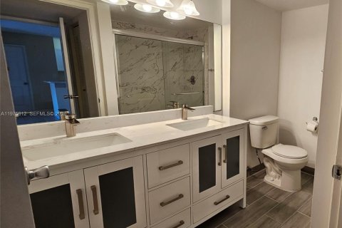 Condo in Coconut Creek, Florida, 2 bedrooms  № 2040441 - photo 22