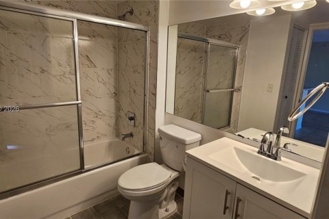 Condo in Coconut Creek, Florida, 2 bedrooms  № 2040441 - photo 15
