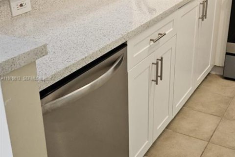 Condo in Coconut Creek, Florida, 2 bedrooms  № 2040441 - photo 7