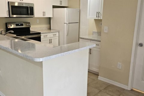 Condo in Coconut Creek, Florida, 2 bedrooms  № 2040441 - photo 5