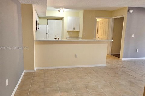 Condo in Coconut Creek, Florida, 2 bedrooms  № 2040441 - photo 3