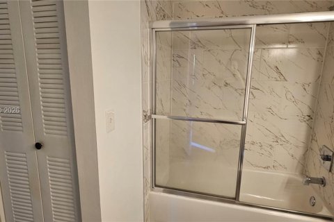 Condo in Coconut Creek, Florida, 2 bedrooms  № 2040441 - photo 16