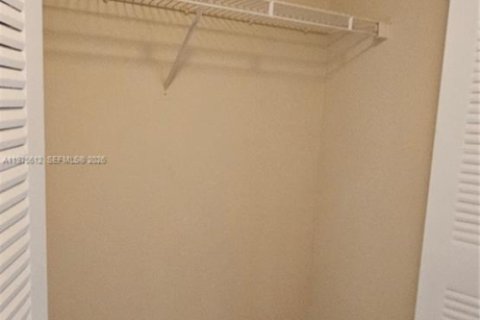 Condo in Coconut Creek, Florida, 2 bedrooms  № 2040441 - photo 13