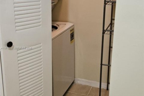 Condo in Coconut Creek, Florida, 2 bedrooms  № 2040441 - photo 9