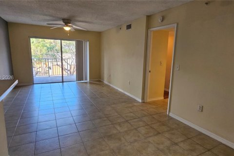 Condo in Coconut Creek, Florida, 2 bedrooms  № 2040441 - photo 19