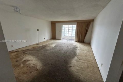 Copropriété à vendre à Lauderhill, Floride: 1 chambre, 86.21 m2 № 2025513 - photo 2