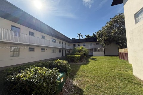 Condo in Miami, Florida, 3 bedrooms  № 1897800 - photo 7