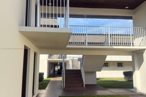 Condo in Miami, Florida, 3 bedrooms  № 1897800 - photo 4