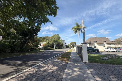 Condo in Miami, Florida, 3 bedrooms  № 1897800 - photo 21