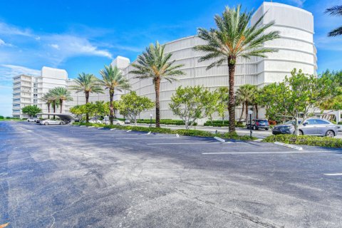 Commercial property in Palm Beach, Florida 2 bedrooms, 120.22 sq.m. № 945235 - photo 1