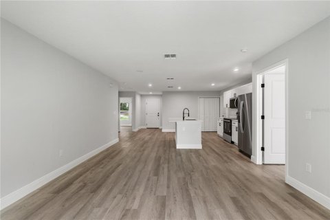 House in Orange City, Florida 3 bedrooms, 119.84 sq.m. № 1831311 - photo 10