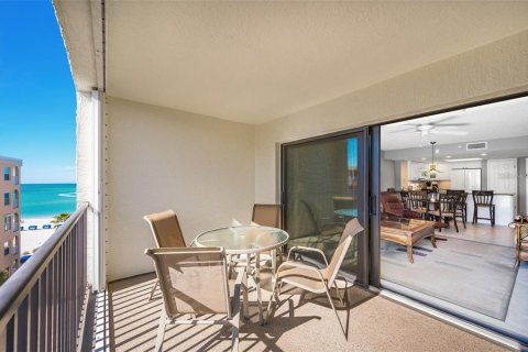 Condo in Madeira Beach, Florida, 2 bedrooms  № 2201683 - photo 20