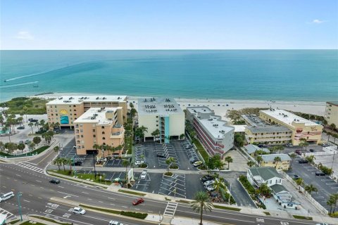 Condo in Madeira Beach, Florida, 2 bedrooms  № 2201683 - photo 7