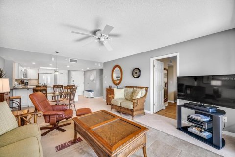 Condo in Madeira Beach, Florida, 2 bedrooms  № 2201683 - photo 26