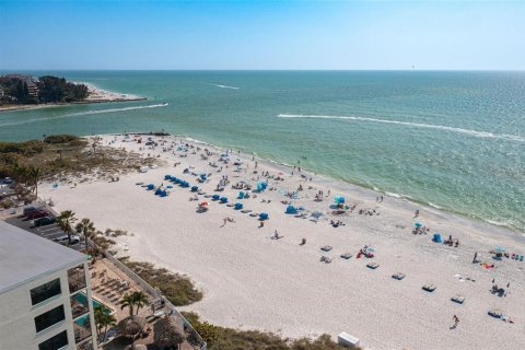 Condo in Madeira Beach, Florida, 2 bedrooms  № 2201683 - photo 18