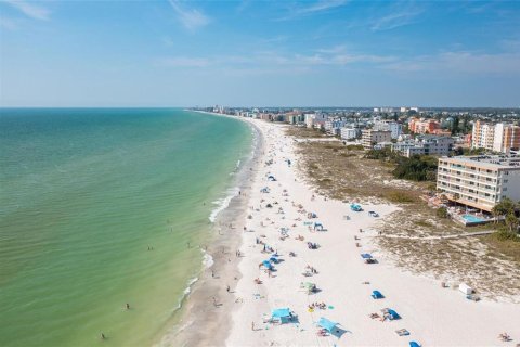 Condo in Madeira Beach, Florida, 2 bedrooms  № 2201683 - photo 6