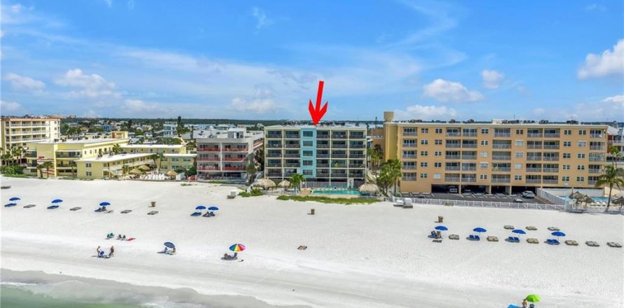 Condo in Madeira Beach, Florida, 2 bedrooms  № 2201683