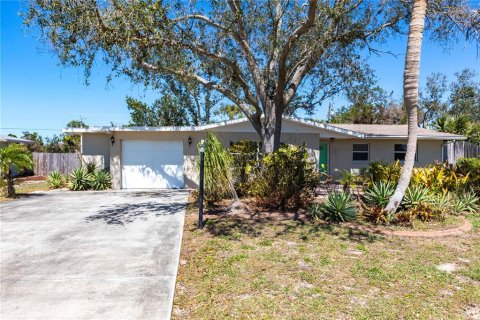 House in Englewood, Florida 2 bedrooms, 95.69 sq.m. № 1574868 - photo 1