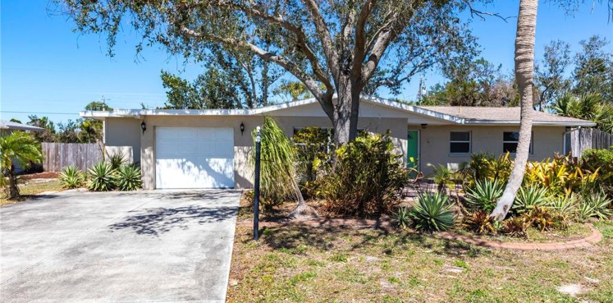 House in Englewood, Florida 2 bedrooms, 95.69 sq.m. № 1574868