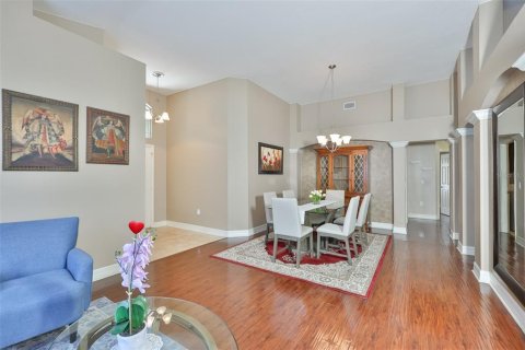 House in Apollo Beach, Florida 4 bedrooms, 215.25 sq.m. № 2200366 - photo 12