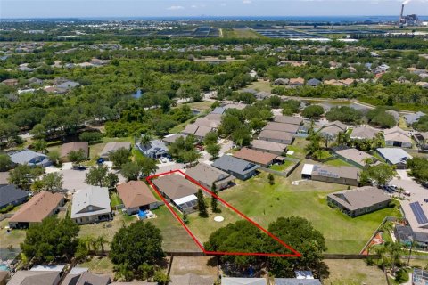 House in Apollo Beach, Florida 4 bedrooms, 215.25 sq.m. № 2200366 - photo 9