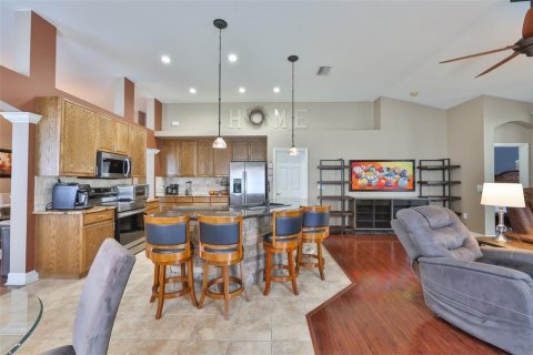 House in Apollo Beach, Florida 4 bedrooms, 215.25 sq.m. № 2200366 - photo 23