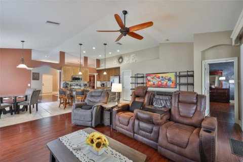 House in Apollo Beach, Florida 4 bedrooms, 215.25 sq.m. № 2200366 - photo 22