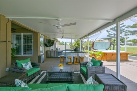 House in Apollo Beach, Florida 4 bedrooms, 215.25 sq.m. № 2200366 - photo 2