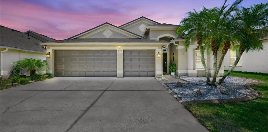 House in Apollo Beach, Florida 4 bedrooms, 215.25 sq.m. № 2200366