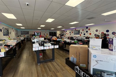 Propiedad comercial en venta en Sunrise, Florida № 1926401 - foto 3