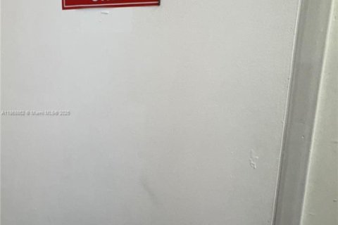 Propiedad comercial en venta en Sunrise, Florida № 1926401 - foto 5