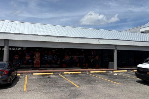 Propiedad comercial en venta en Sunrise, Florida № 1926401 - foto 1
