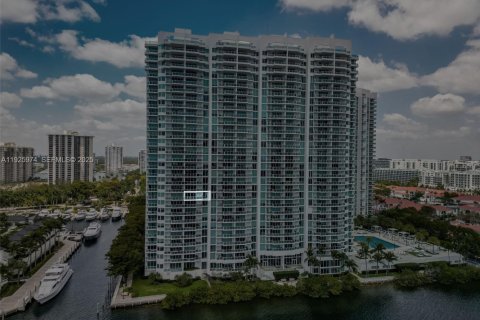 Condominio en venta en Aventura, Florida, 3 dormitorios, 304.16 m2 № 1985752 - foto 2