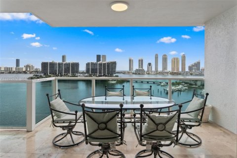 Condominio en venta en Aventura, Florida, 3 dormitorios, 304.16 m2 № 1985752 - foto 8