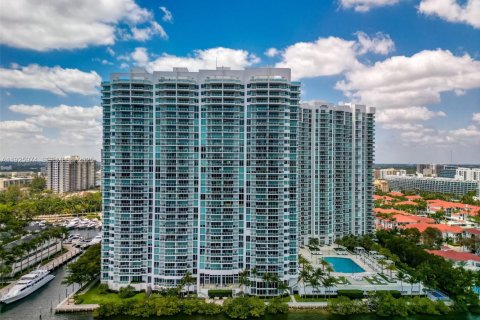 Condominio en venta en Aventura, Florida, 3 dormitorios, 304.16 m2 № 1985752 - foto 15
